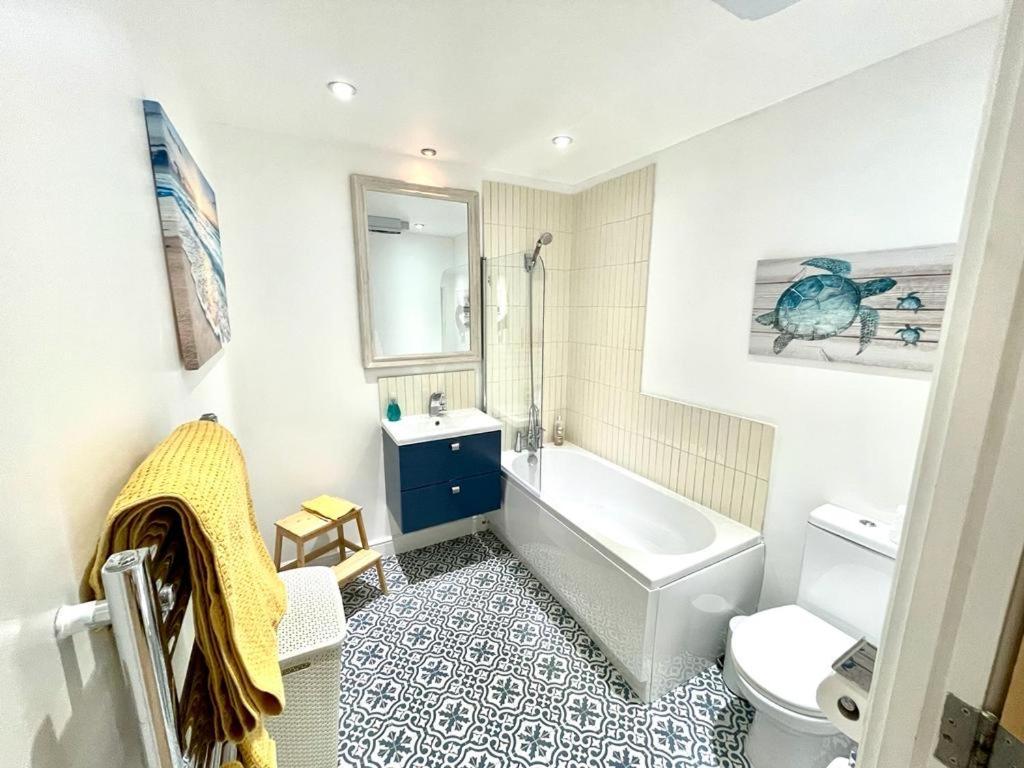 Cosy 1 Bedroom Apartment With Balcony Near Chiswick لندن المظهر الخارجي الصورة